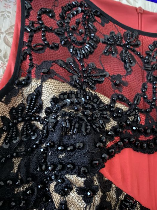 Платья вечерние