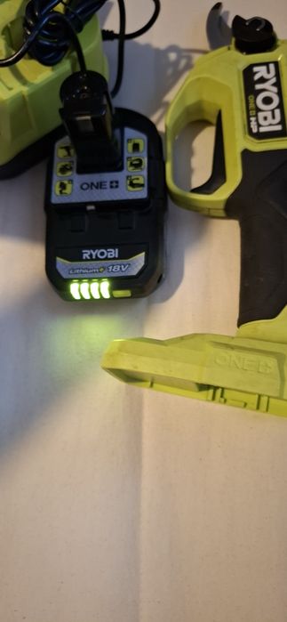 Foarfeca electrica ryobi.