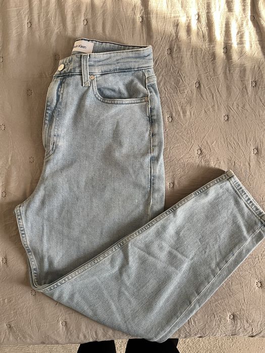 Дънки, панталон и пуловер Calvin Klein