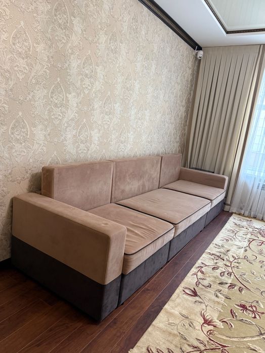 Удобный, длинный диван