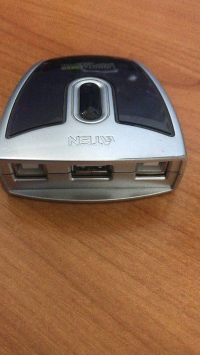 Switch automat usb 2.0 pt 2 pc