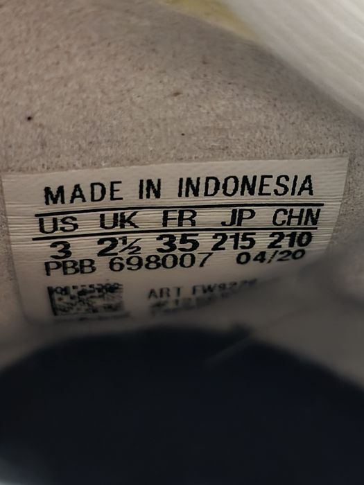 Маратонки Адидас номер 35