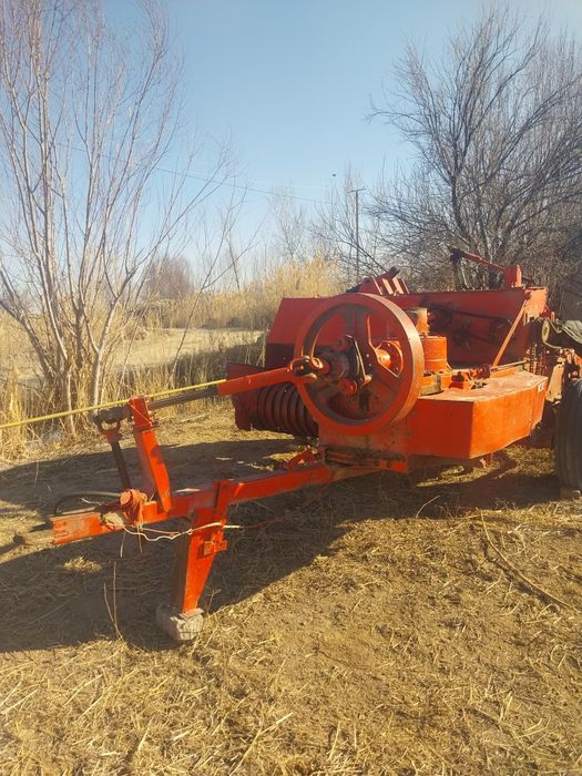 Traktor va Presspodborchik sotiladi.