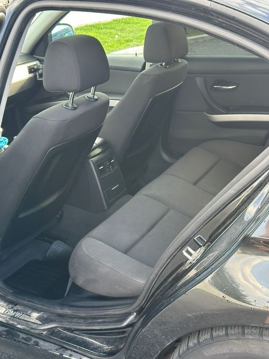 Vând  BMW E90  Seria 3 lci senzori navi trapa etc