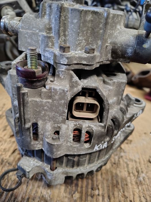 Alternator kia sorento 2.5crdi cod 373004a112 perfect functional