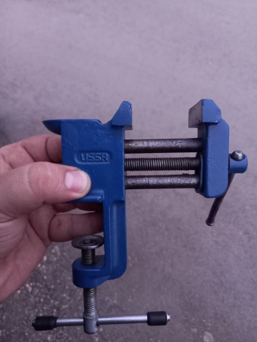 Продам советские тиски