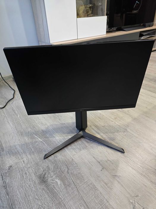 Компютър 5700x3d 32ram с монитор LG Ultragear 24"