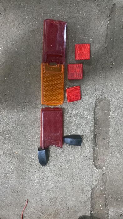 Продам задние стекла для фар