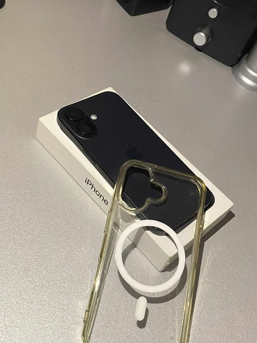 iPhone 16 cu garantie.