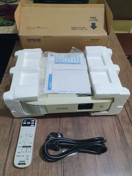EPSON проектор зур холатда,кам ишлатилган,коробка документ