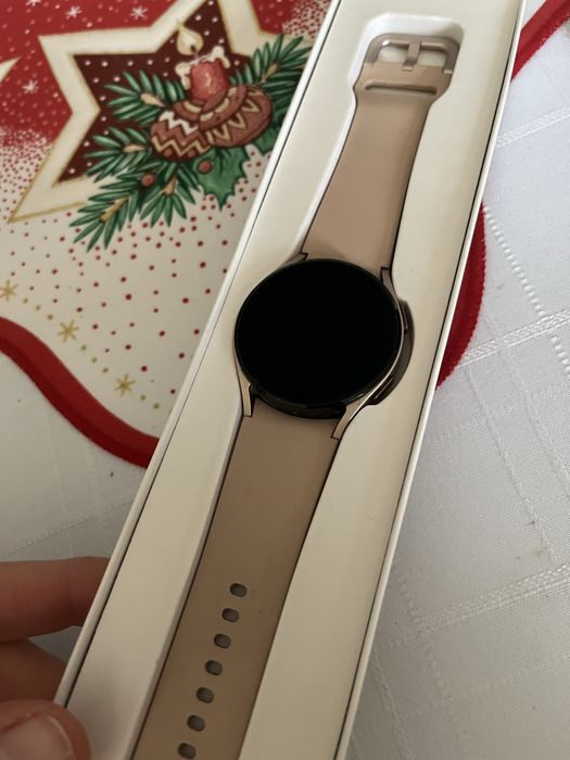 Samsung Galaxy watch 4 смарт часовник роуз голд