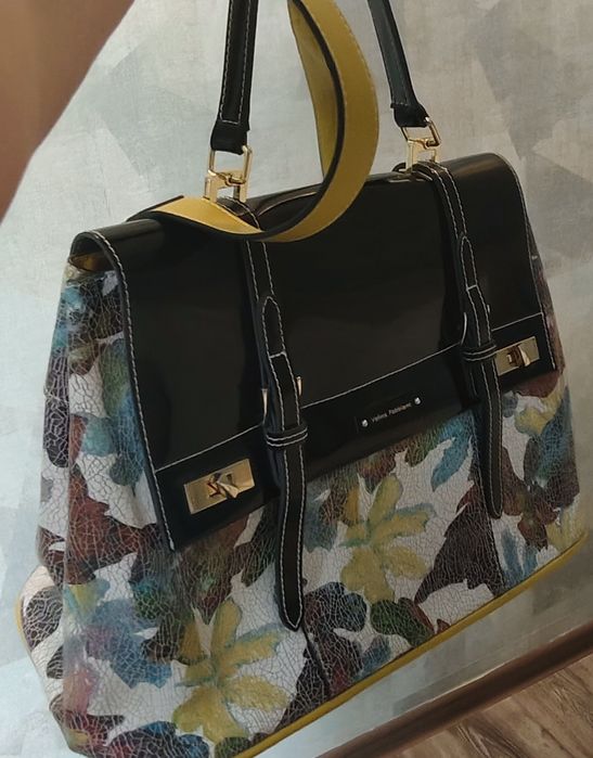 Продаётся сумка кожаная