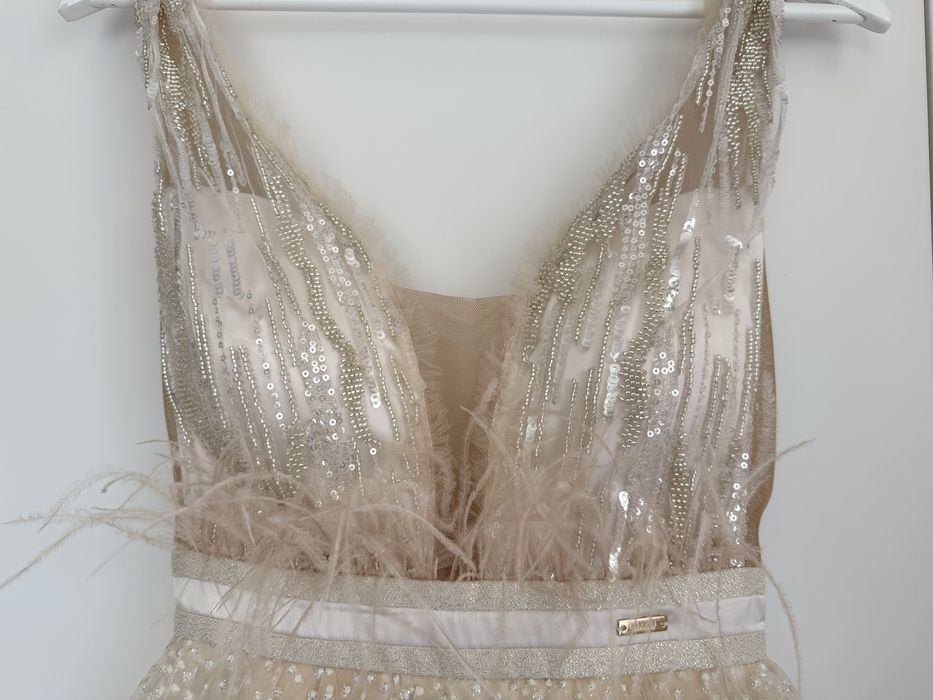 Официална рокля.