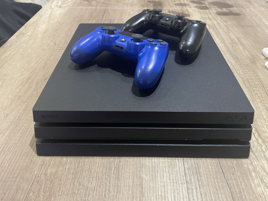 Плейстейшен 4 про на 1 тб + 2 джостика+Horizon