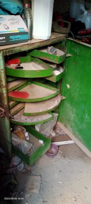 Железный сейф для инструментов