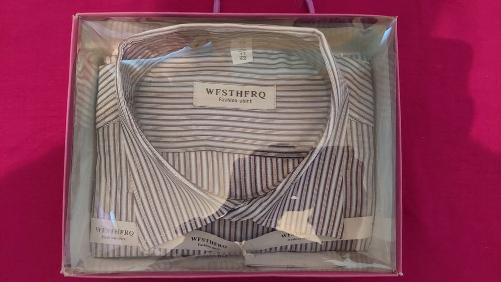 Рубашка мужская  модная.