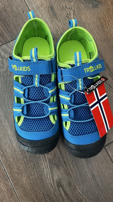 Чисто нови детски сандали Trollkids – номер 35