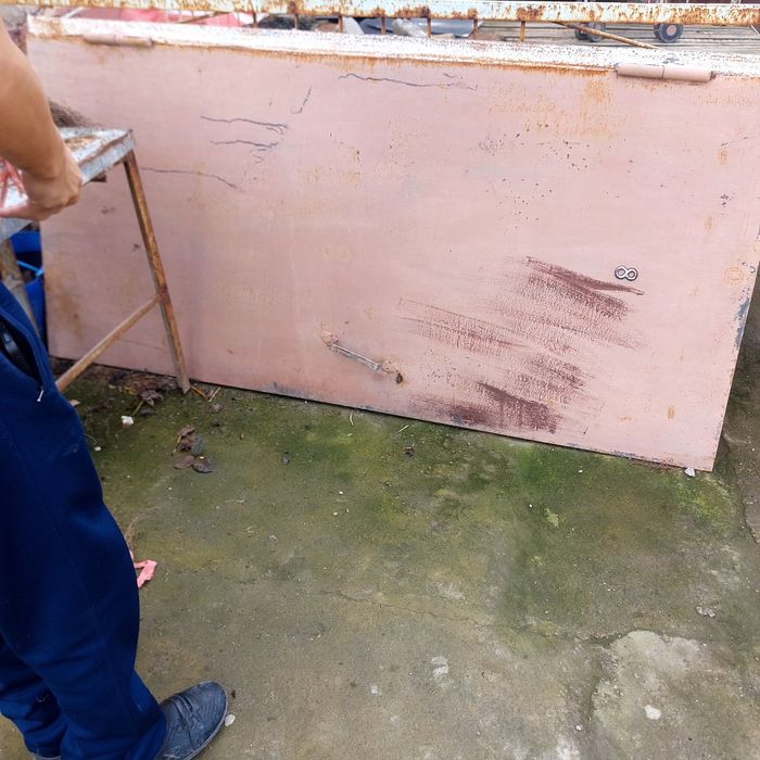 Temir eshik sotiladi