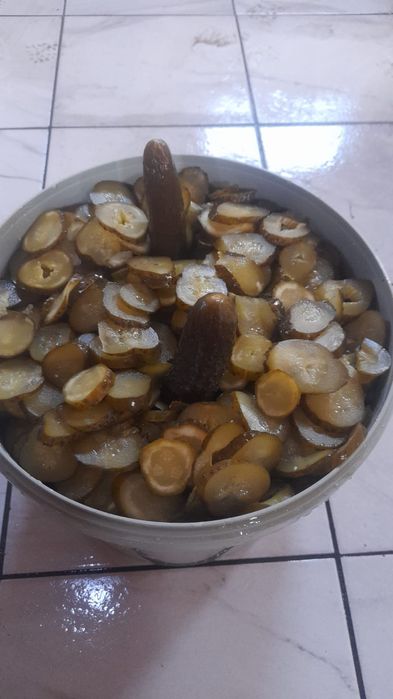 Vând castraveți murați feliați la găleată15 kg