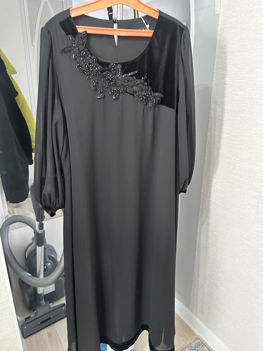 Продам Нарядное платье  красивое для дам пышных форм