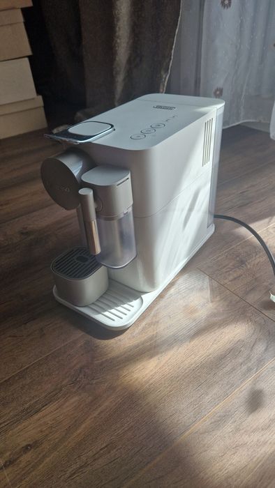 Aparat cafea cu capsule Nespresso alb