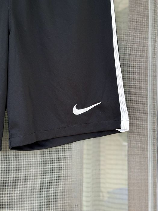 Мъжки къси панталони Nike Dri-Fit - размер М, Отлично състояние