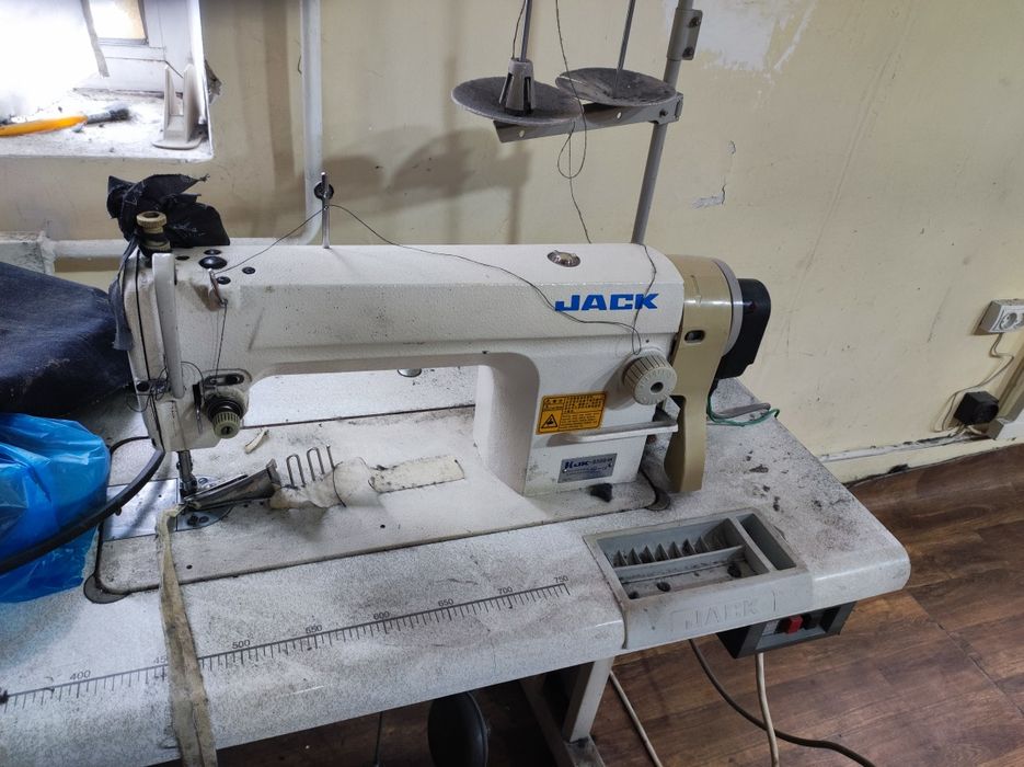 Продам швейную машинку Jack