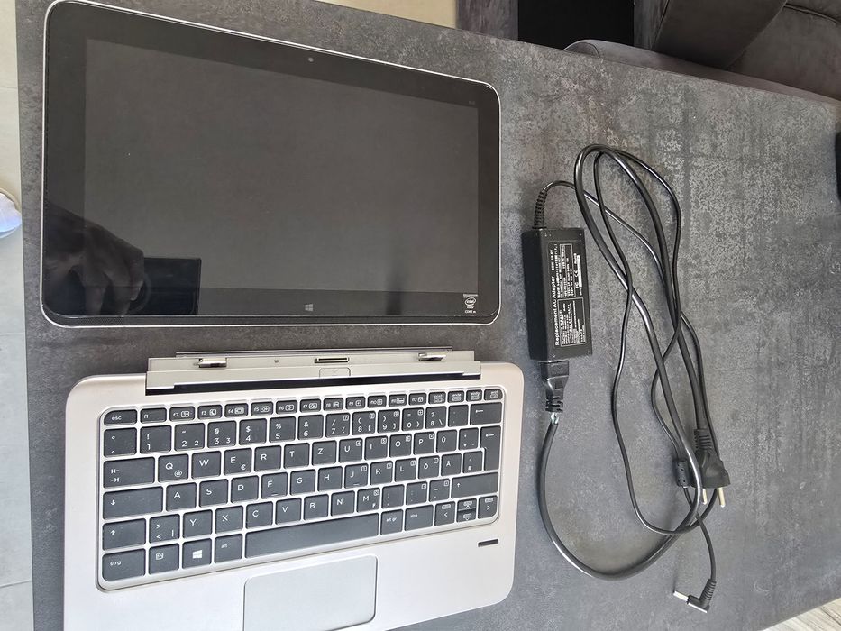 Продавам лаптоп НР Elite x2 1011 G1 с клавиатура Power Keyboard