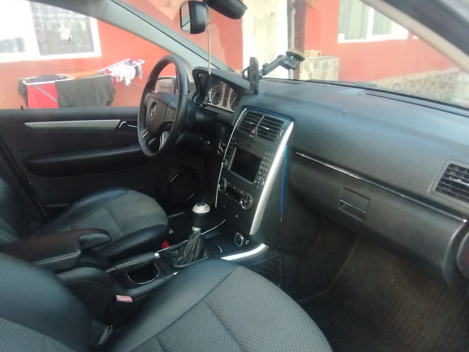 Vând Mercedes B200