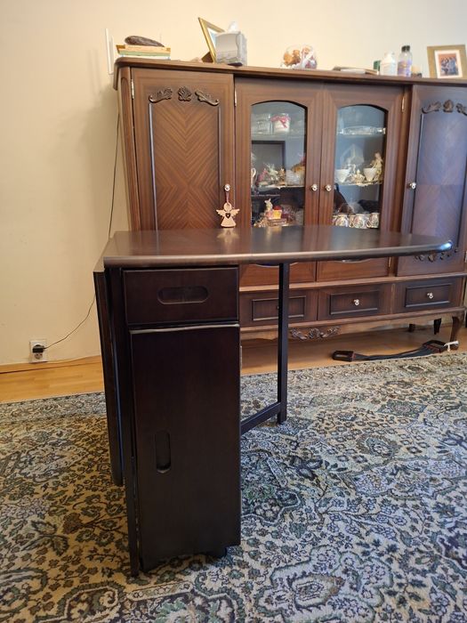 Трапезна/кухненска сгъваема маса.