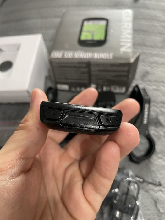 Vand ciclocomputer Garmin Edge 530, pachetul care include si senzorii de viteza si banda de puls