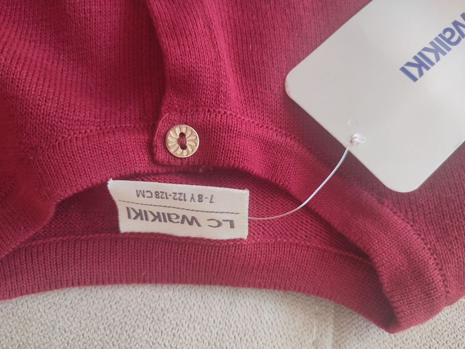 Нови тъмно червени  жилетки с етикет от LCWaikii