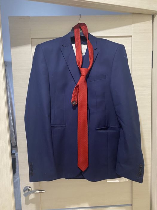 Продается  костюм в отличном состоянии