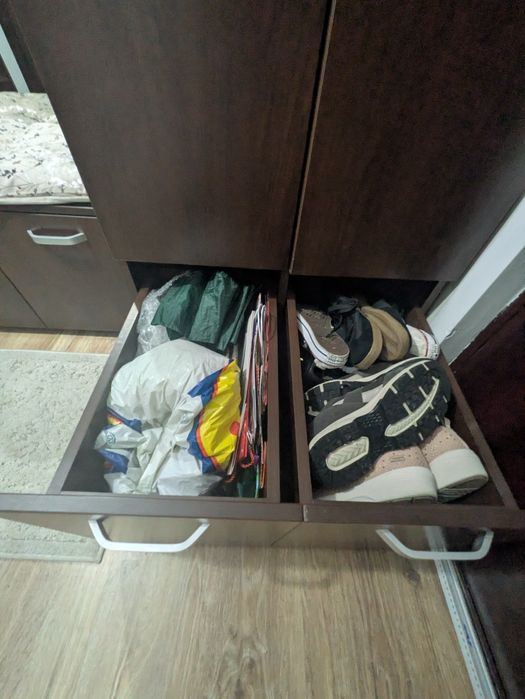 Mobilier hol din lemn cu oglindă în stare excelentă