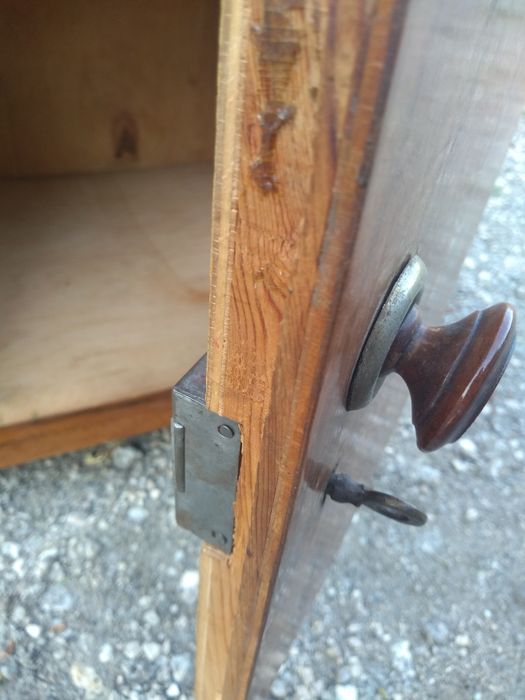 Ретро  шкаф ,стъклена витрина .