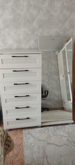 Срочно продаем Комод с зеркалом