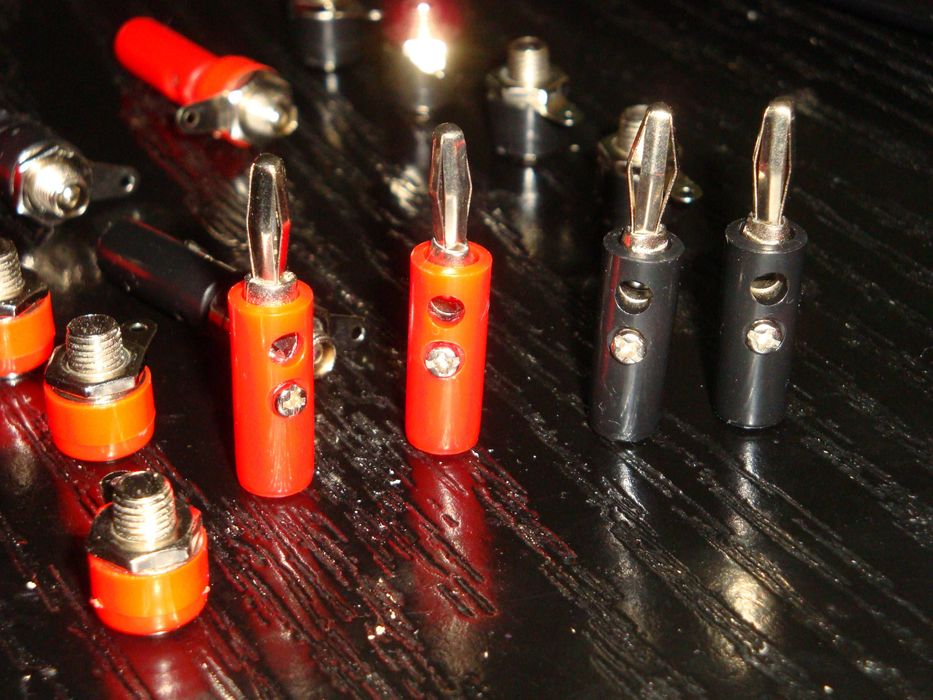 mufa conector tip banana pentru echipamente electronice