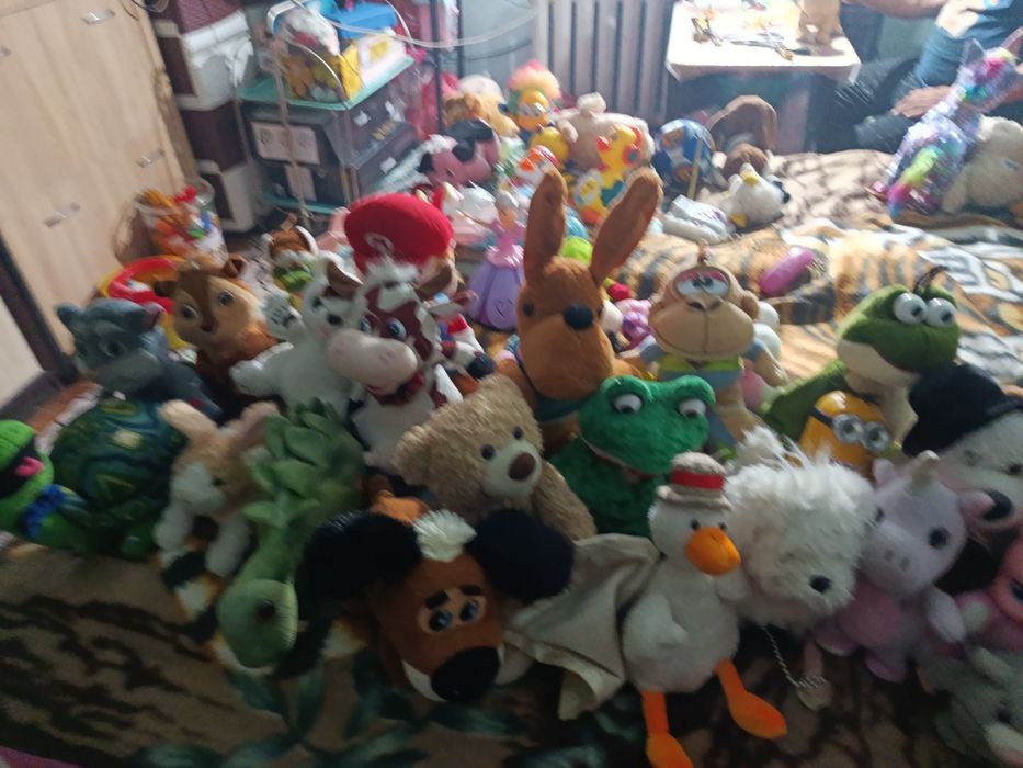 Продаю разные игрушки  на батарейках разные,работают