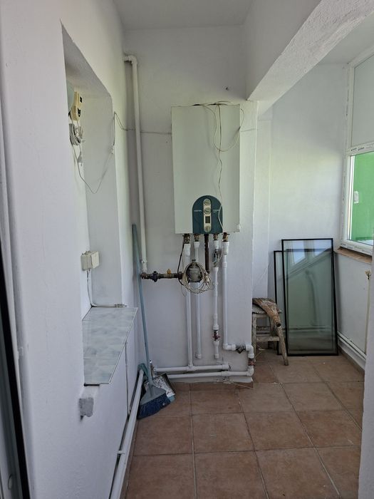Apartament 3 camere , etaj 2 , preț 68000 euro