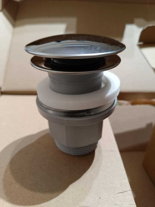 Продавам смесител за баня Vidima Uno B2015AA, чисто нов