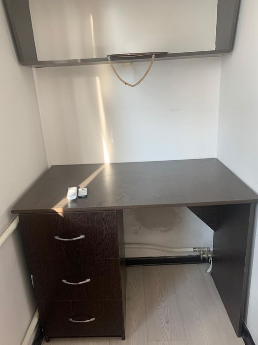 Продам рабочий стол и полку в хорошем состоянии