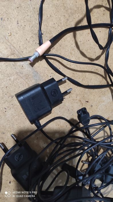 Зарядка для телефона и др.