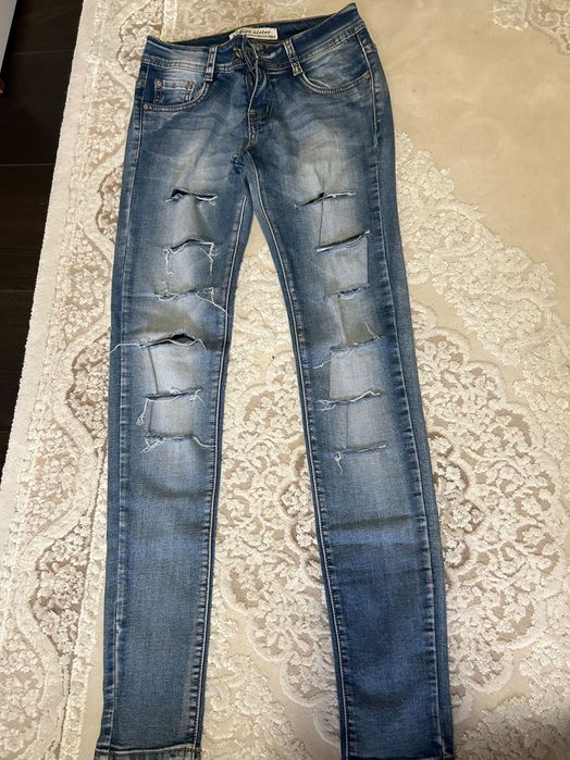 Blugi , blănițe nepurtate