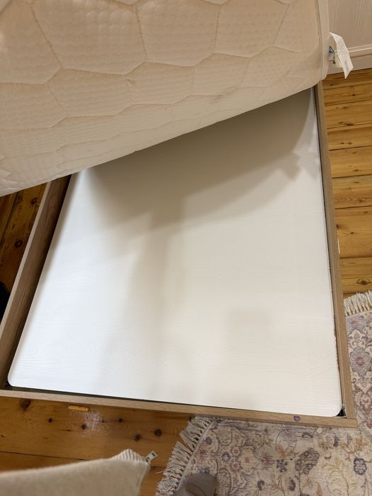 Кровать БУ 90*200 с выкатной полкой, матрас + тумба в подарок