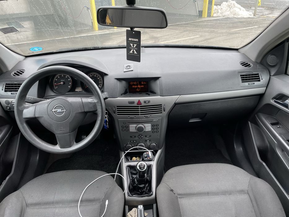 Vand urgent opel astra h 1.4 benzina in stare impecabila.