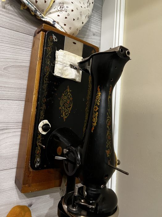 Продам ручную швейную машину.