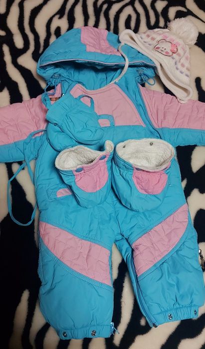 Продам зимний комбинезон на девочку