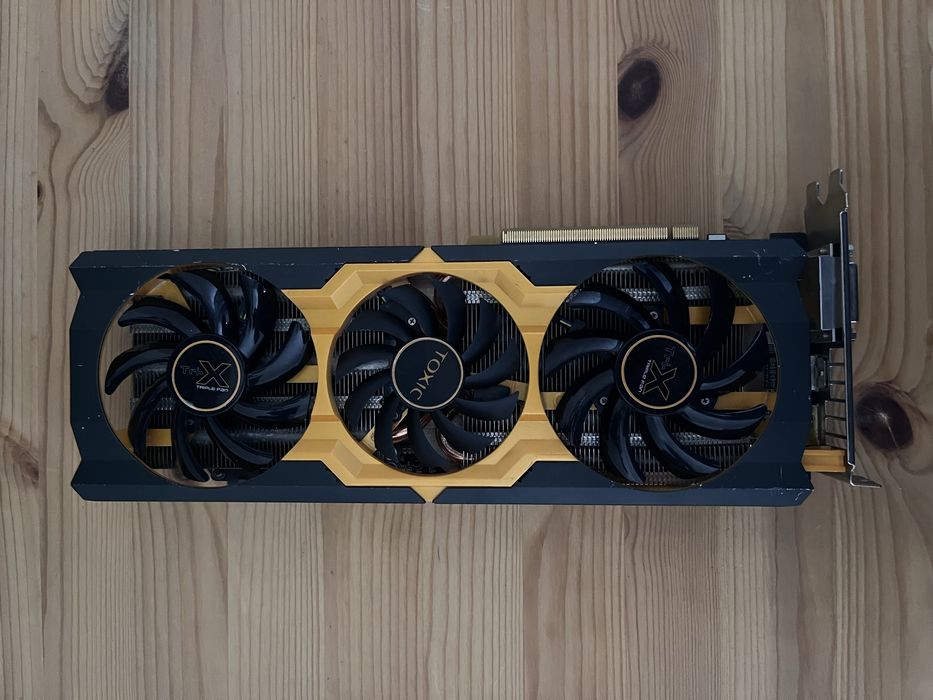 Placă Video Sapphire Radeon R9 270X TOXIC 2GB GDDR5 (Tri-X Cooler)