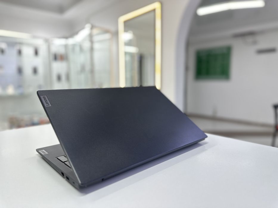 Ноутбук Lenovo.