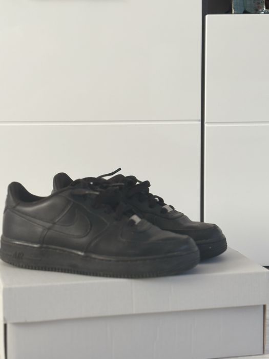 Adidasi air force one black
